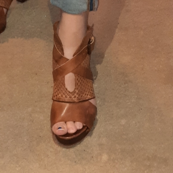 Genuine leather must have sandals - Picture 4 of 6